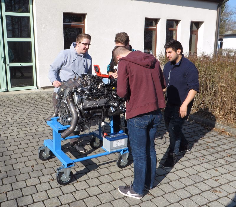 Was macht ein Fahrzeugtechniker?