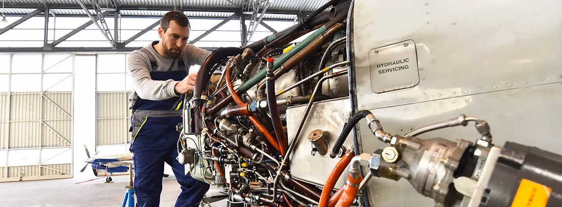 Was macht man als luftfahrtechniker?