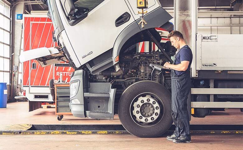 Wie viel verdient man als LKW Mechaniker?
