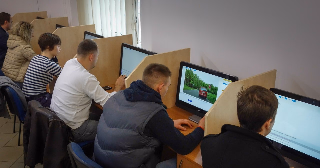 Jaki jest wynik testu na prawo jazdy kategorii B?