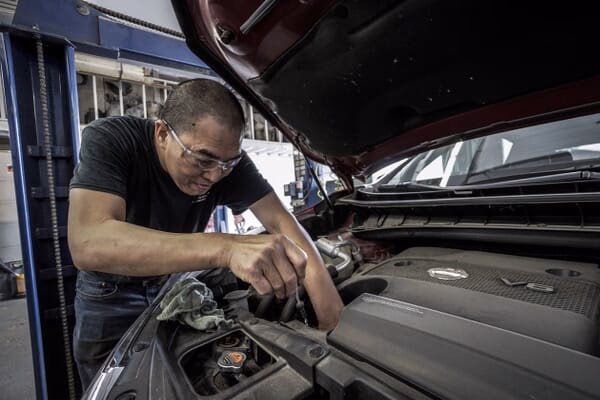 Wie lange dauert eine Umschulung zum Mechatroniker?